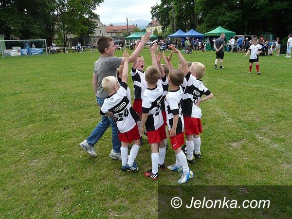 Jelenia Góra: Z wielkim duchem walki – piłkarskie zmagania