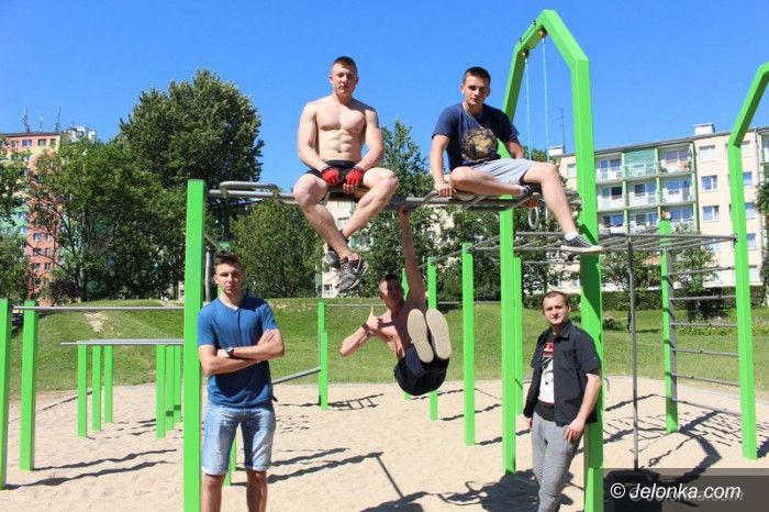 Jelenia Góra: Młodzież doczekała się parku z drążkami do ćwiczeń