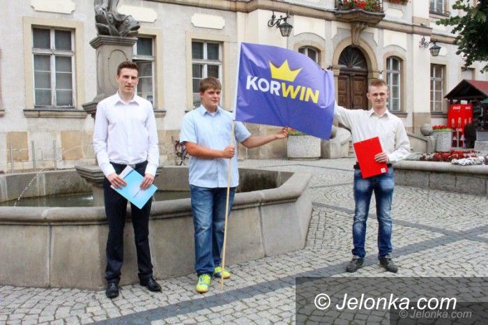 Jelenia Góra: Zwolennicy Korwin–Mikkego o referendum i... „hajlowaniu” prezesa