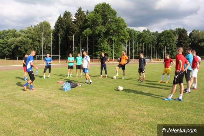 Jelenia Góra: Piłkarze Karkonoszy wznowili treningi