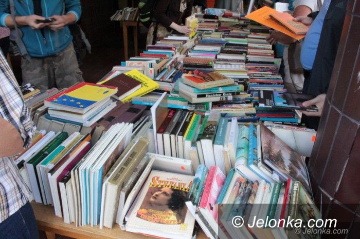 Jelenia Góra: Pięć tysięcy książek do wyboru, za grosze