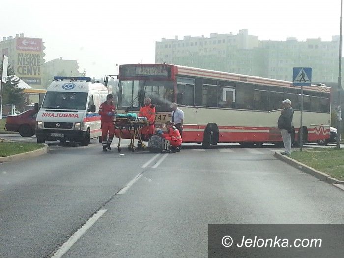 Jelenia Góra: Piesza potrącona przez autobus