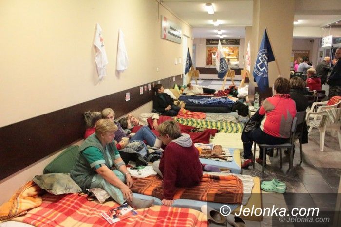 Jelenia Góra: W szpitalu pracownicy rozpoczęli głodówkę