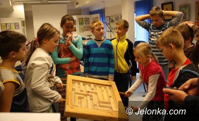 Jelenia Góra: Dzieci z „Siódemki”budowały w muzeum karmniki