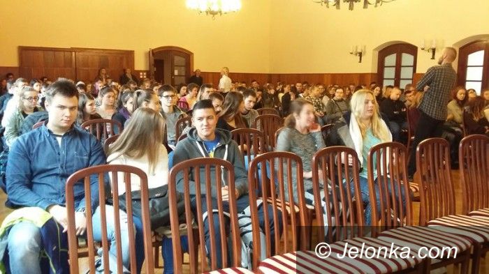 Jelenia Góra: Policjanci ze studentami o bezpieczeństwie