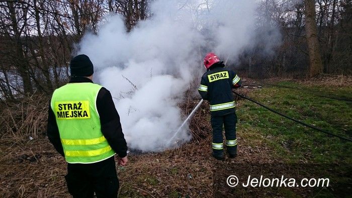 Jelenia Góra: Sprawca podpalenia przy ul. Głowackiego poszukiwany