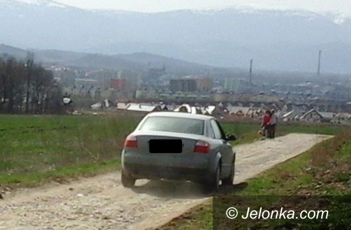 Jelenia Góra: Kierowcy bez kultury kurzą na spacerowiczów