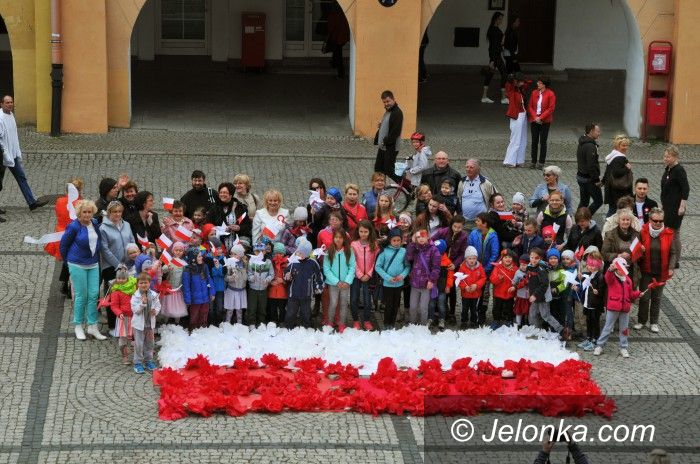 Jelenia Góra: Przedszkolaki uczciły Dzień Flagi
