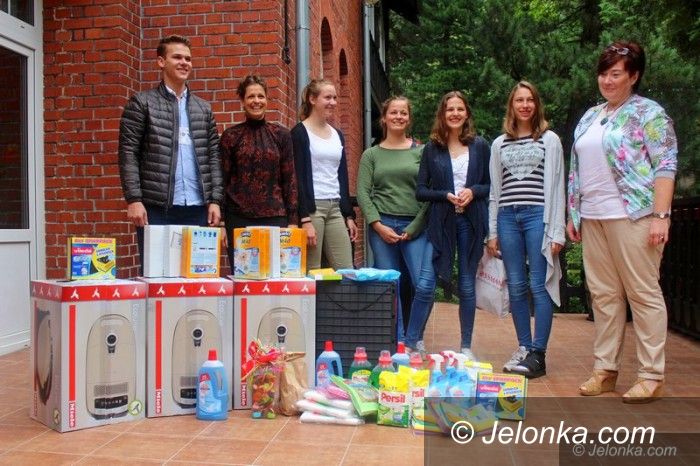 Jelenia Góra: Młodzież z Heidelbergu z darami dla „Dąbrówki”