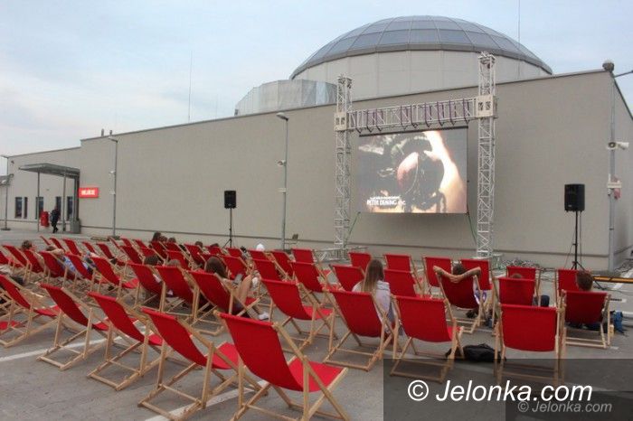 Jelenia Góra: Kino pod chmurką na dachu Nowego Rynku