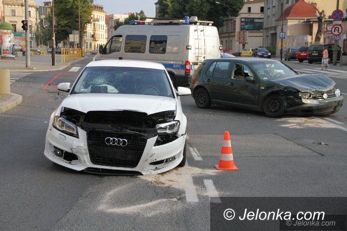 Jelenia Góra: Zderzenie dwóch aut przy Baszcie Grodzkiej
