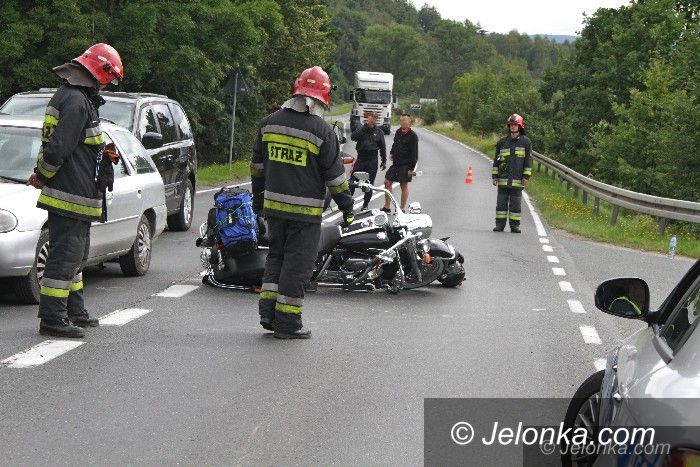 Jelenia Góra: Wypadek na Sudeckiej. Dwie osoby w szpitalu