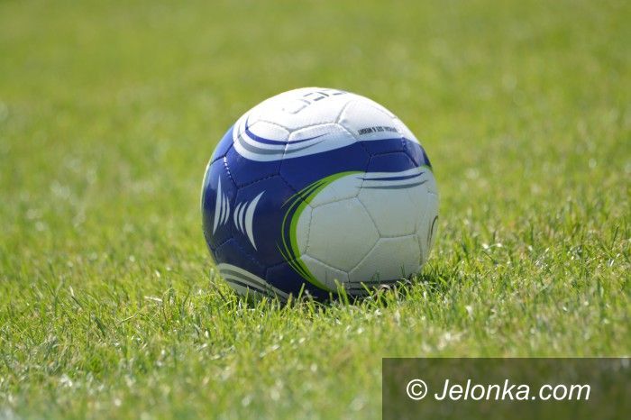 IV liga piłkarska: Lider w stolicy Karkonoszy