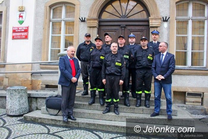 Jelenia Góra: Prezydent spotkał się z bohaterskimi strażakami