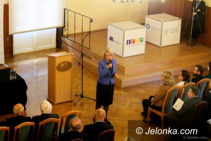 Jelenia Góra: Konferencja o zmianach i możliwościach w oświacie