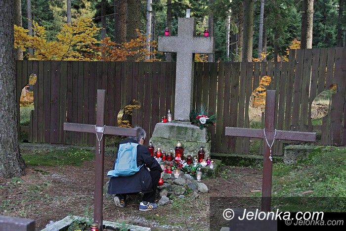 Region: Na cmentarzu jeńców wojennych płonęły znicze