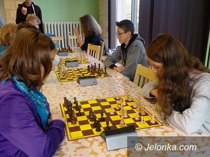 Jelenia Góra: Gimnazjaliści walczyli na planszach szachowych