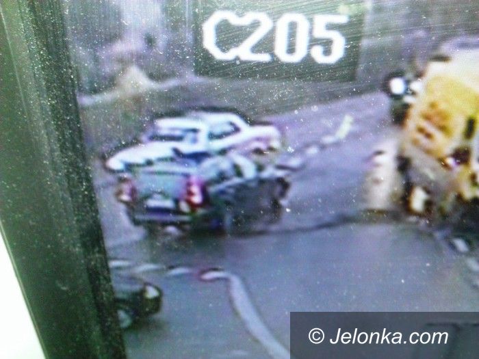 Jelenia Góra: Poszukiwani świadkowie zdarzenia drogowego