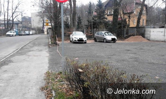 Jelenia Góra: Miejsca parkingowe zamiast trawy
