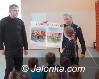 Jelenia Góra: Policjanci z dziećmi o bezpieczeństwie