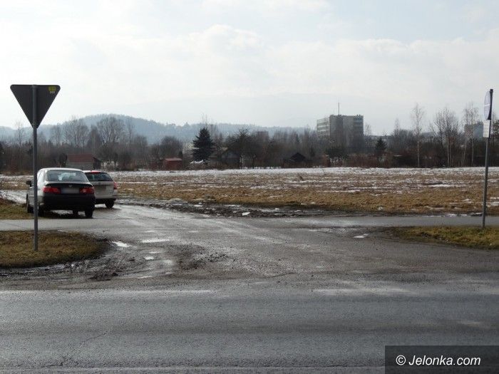 Jelenia Góra: Mieszkańcy chcą parkingu i wiat na rowery