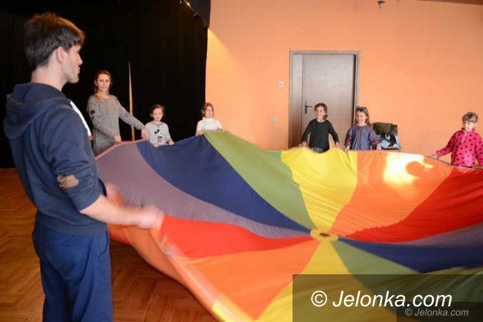 Jelenia Góra: Kuglarstwo, cyrk i teatr w ODK dla dzieci