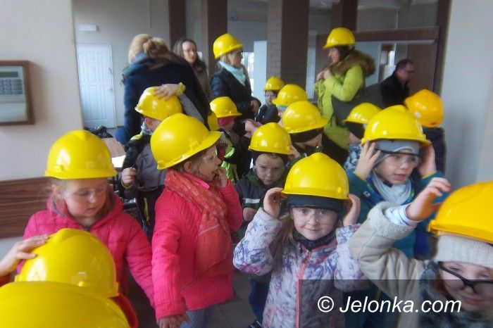 Jelenia Góra: Mali goście w fabryce maszyn papierniczych