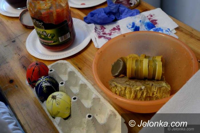 Jelenia Góra: Konkurs na wielkanocną batikową pisankę