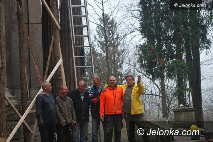 Jelenia Góra: Rozpoczął się remont dachu kaplicy w Maciejowej