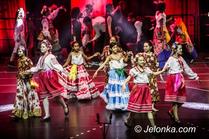 Wrocław: Dzieci z pięciu kontynentów we wspaniałym spektaklu