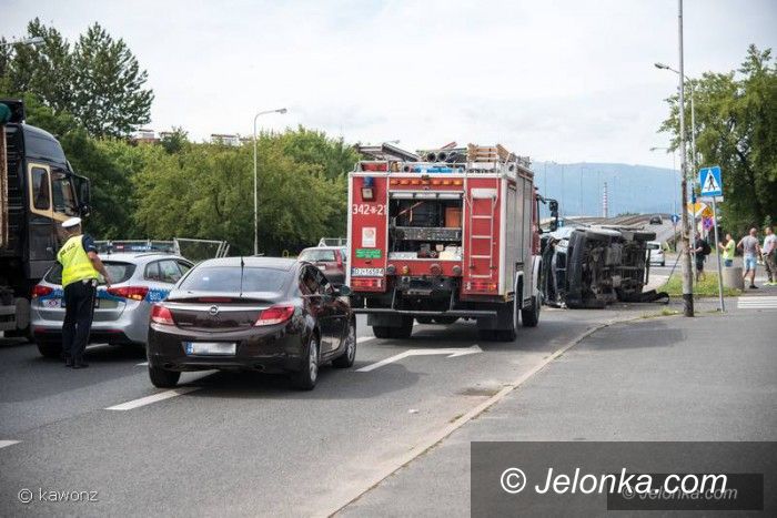 Jelenia Góra: Miał 3 promile, auto wylądowało na boku