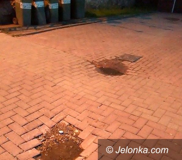 Jelenia Góra: Czytelnik: dziury w chodniku przy ul. Cieplickiej