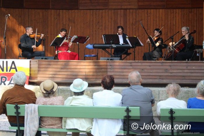 Jelenia Góra: Letnie koncerty w Cieplicach przyciągały tłumy