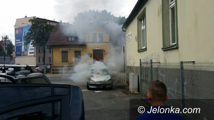 Jelenia Góra: Pożar samochodu w Jeleniej Górze