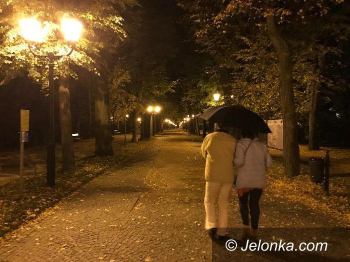 Jelenia Góra: Magiczny spacer w deszczu po cieplickich parkach