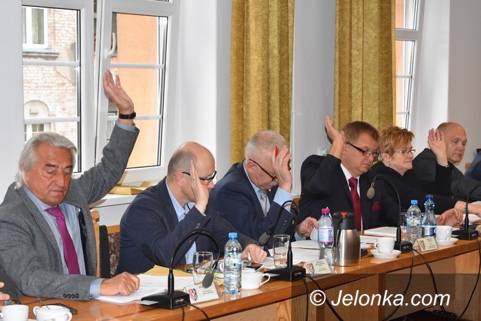 Jelenia Góra: Na sesji o oświacie i ochronie środowiska