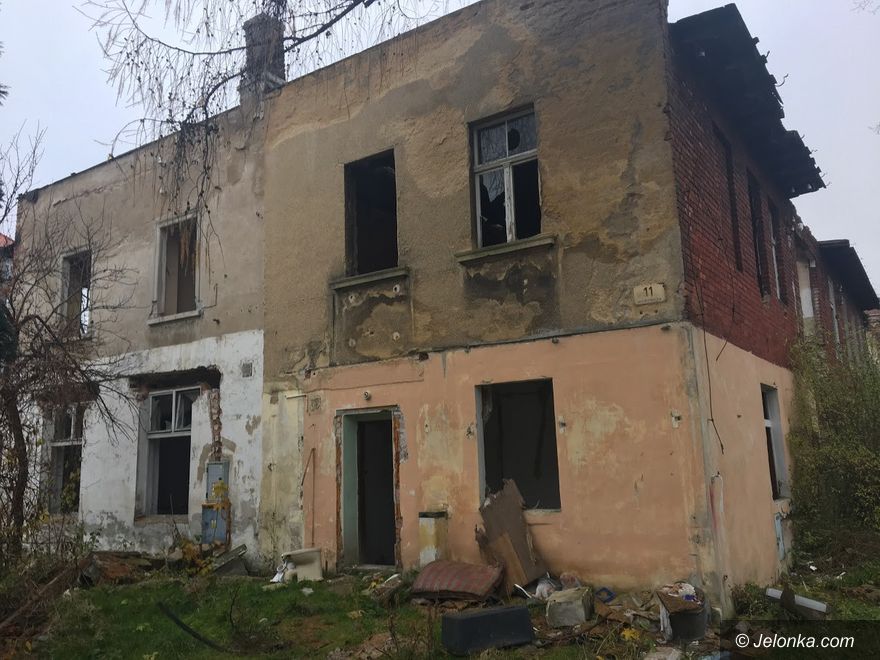 Jelenia Góra: Ruina przy Mickiewicza zagraża mieszkańcom
