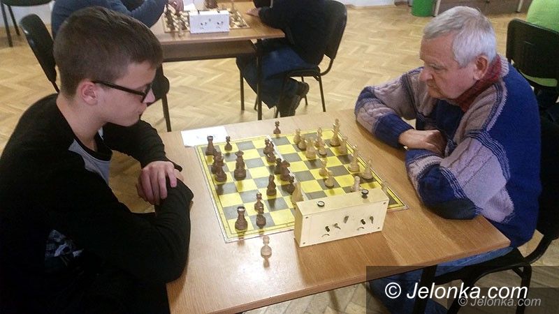 Region: Zacięta walka na turnieju szachowym  w Łomnicy