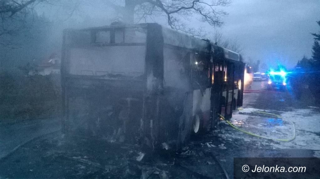 Jelenia Góra: Spłonął autobus, nikomu nic się nie stało (aktualizacja)