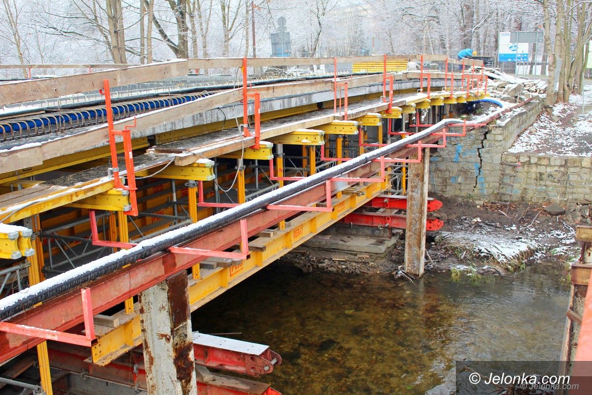 Jelenia Góra: Wydłużony termin oddania mostu na Cervi