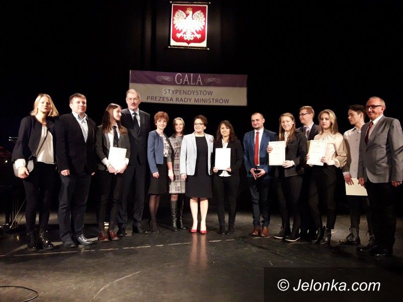 Jelenia Góra: Młodzi jeleniogórzanie z dyplomami Prezesa Rady Ministrów