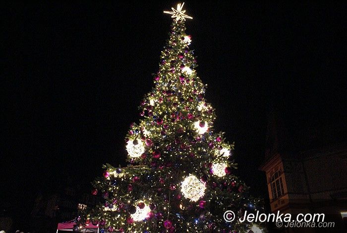 Karpacz: W Karpaczu już błyszczy świąteczna choinka