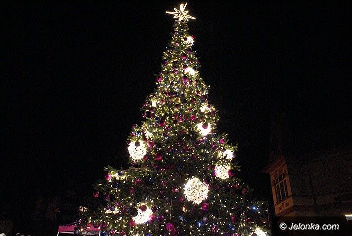Karpacz: W Karpaczu już błyszczy świąteczna choinka