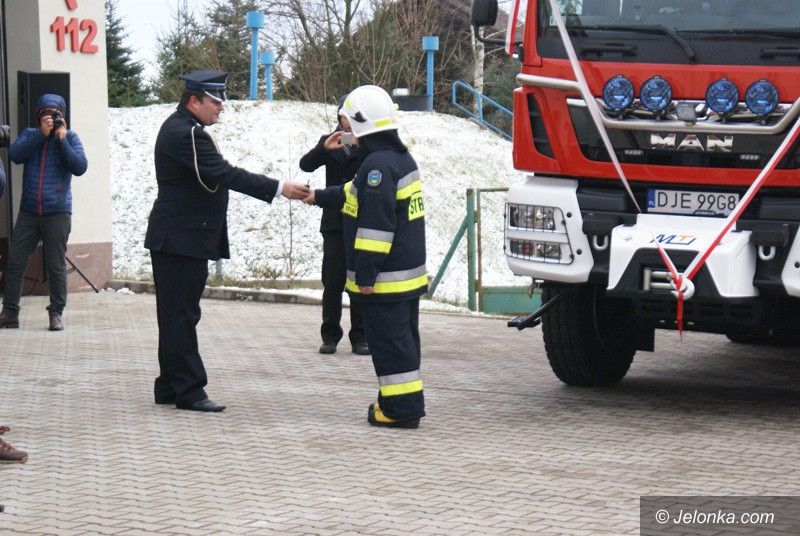Jeżów Sudecki: Nowy wóz strażacki w Jeżowie Sudeckim