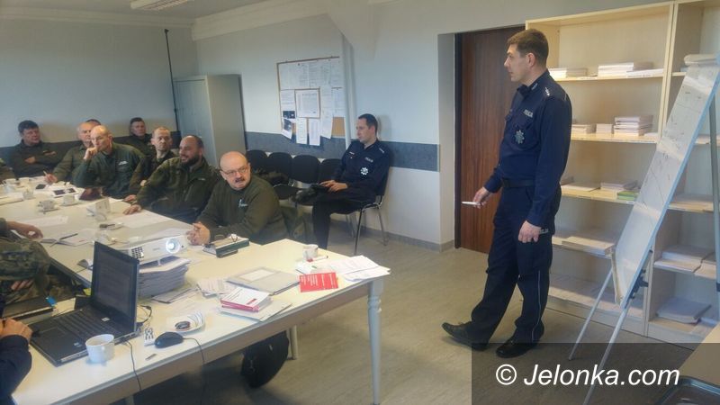 Jelenia Góra: Policjanci szkolili strażników leśnych