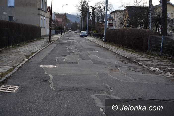 Jelenia Góra: Zapuszczona ulica w centrum Cieplic