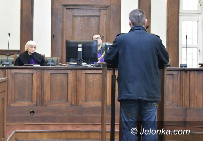 Jelenia Góra: Trwa proces za napad na księdza