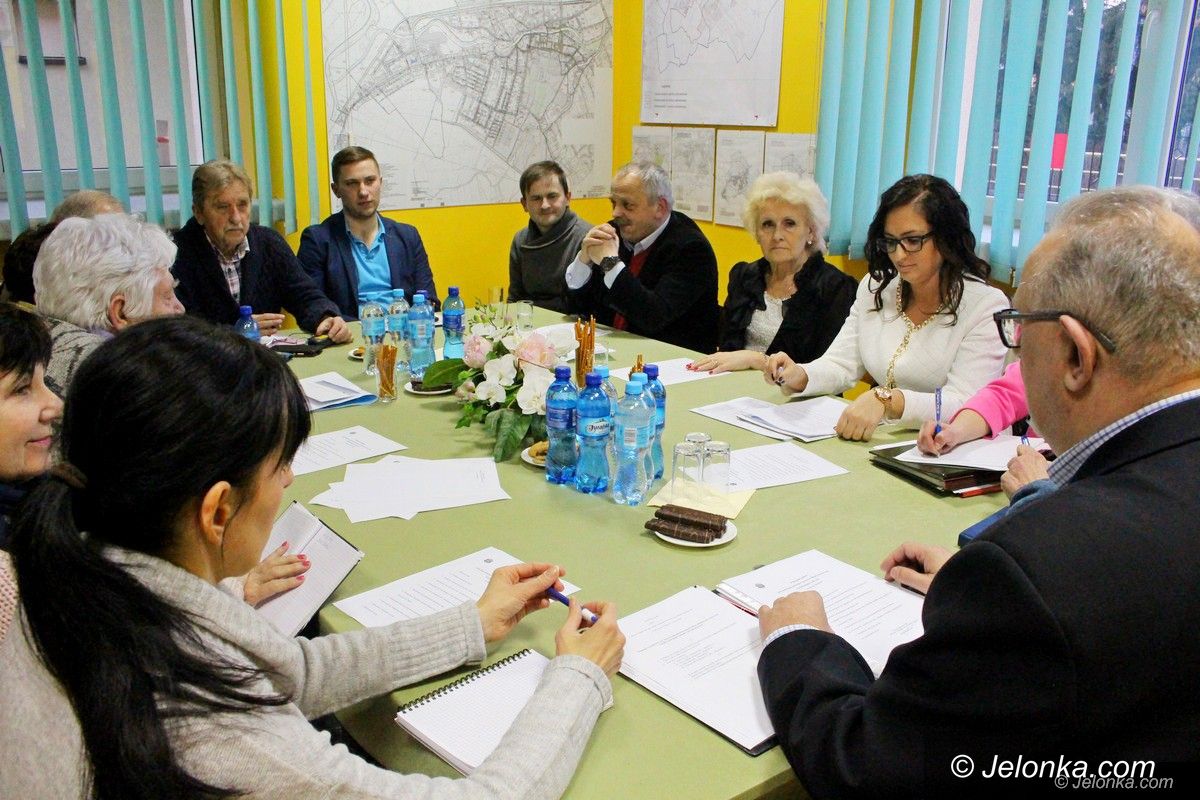 Jelenia Góra: Ciepliccy radni omawiali inwestycje w uzdrowiskowej części miasta