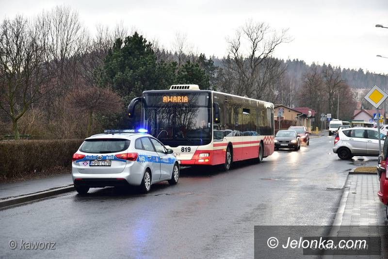 Jelenia Góra: Szóstka pasażerów autobusu MZK w szpitalu