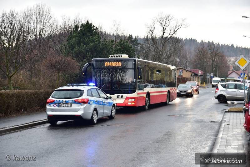 Jelenia Góra: Szóstka pasażerów autobusu MZK w szpitalu
